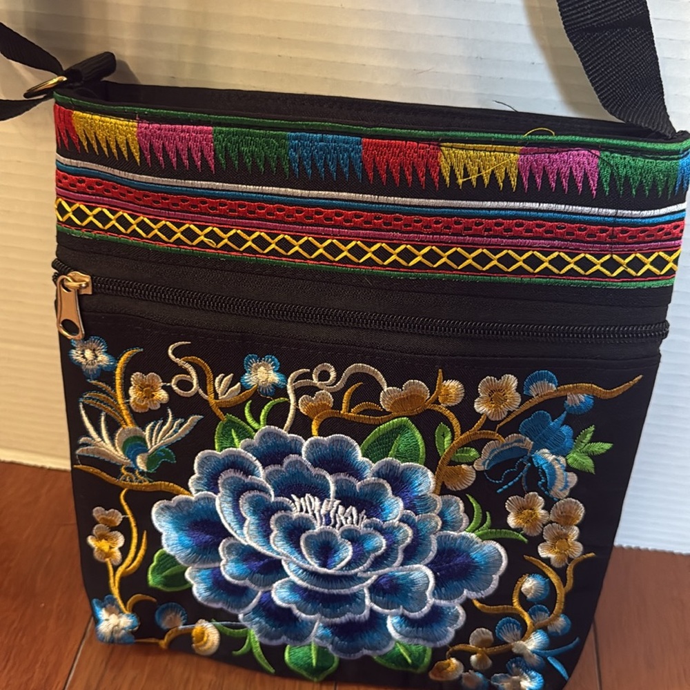 Women’s Double sided Embroidered Floral Crossbody Bag purse and Wallet Set NWOT - Picture 3 of 12